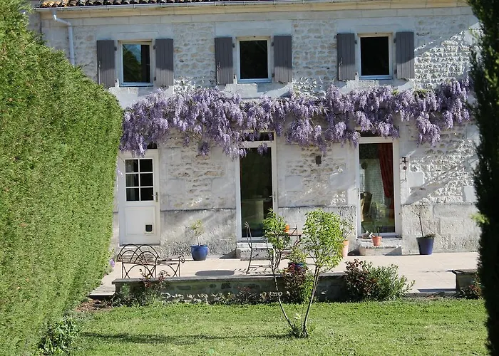 A L'oree Du Bois Bed & Breakfast 3*